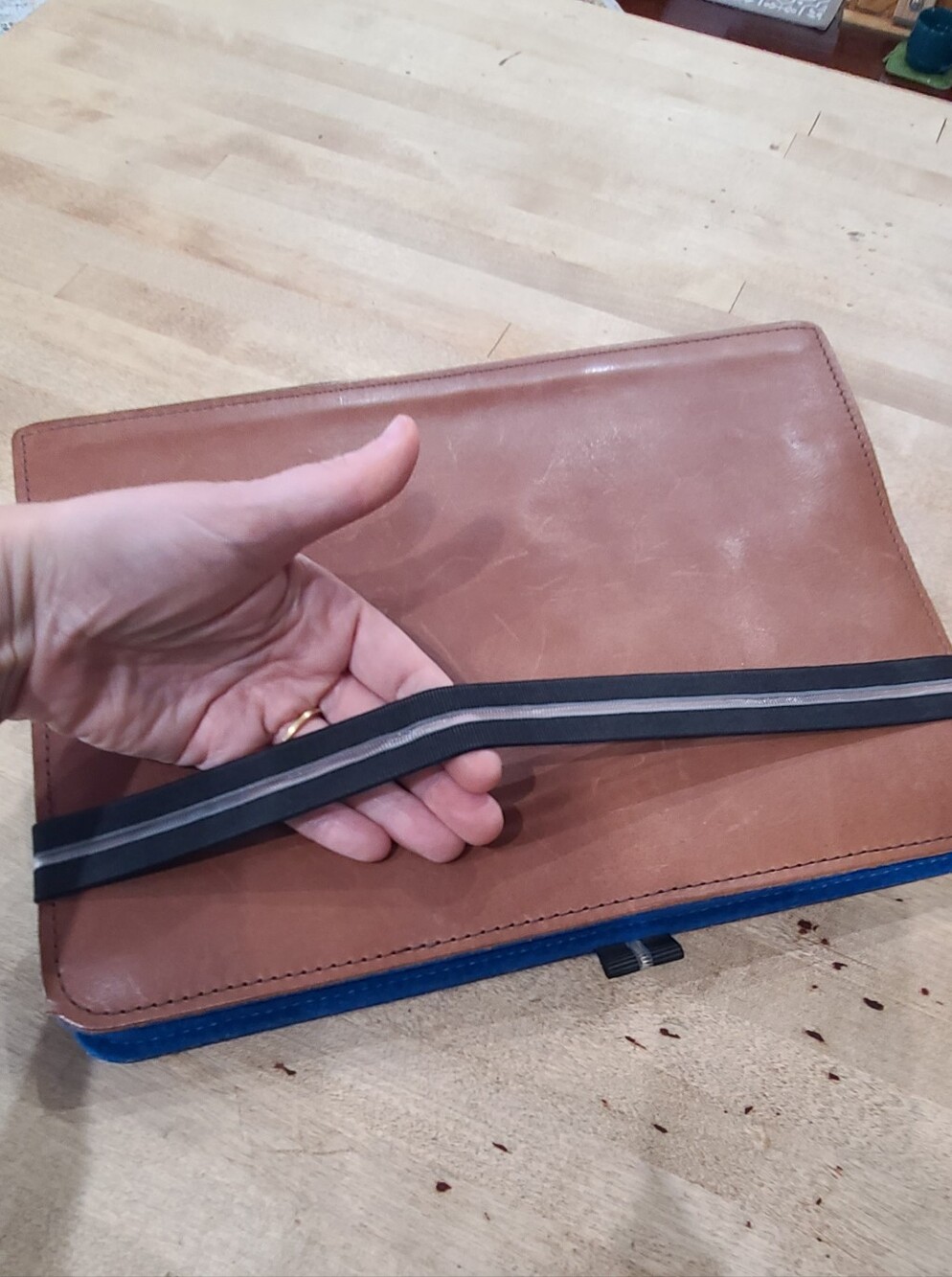 Roterfaden L Taschenbegleiter Leather Notebook Cover In Brown With Blue Felt - Picture 15 of 16